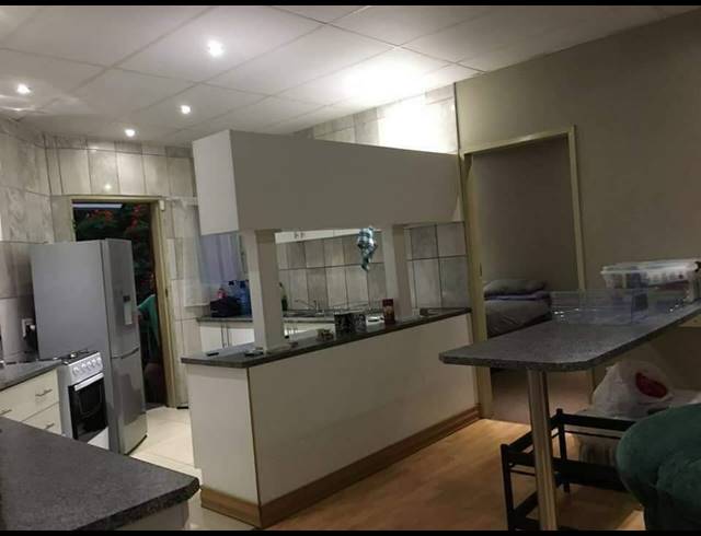 2 BEDROOM APARTMENT TO LET IN SAFARI GARDENS